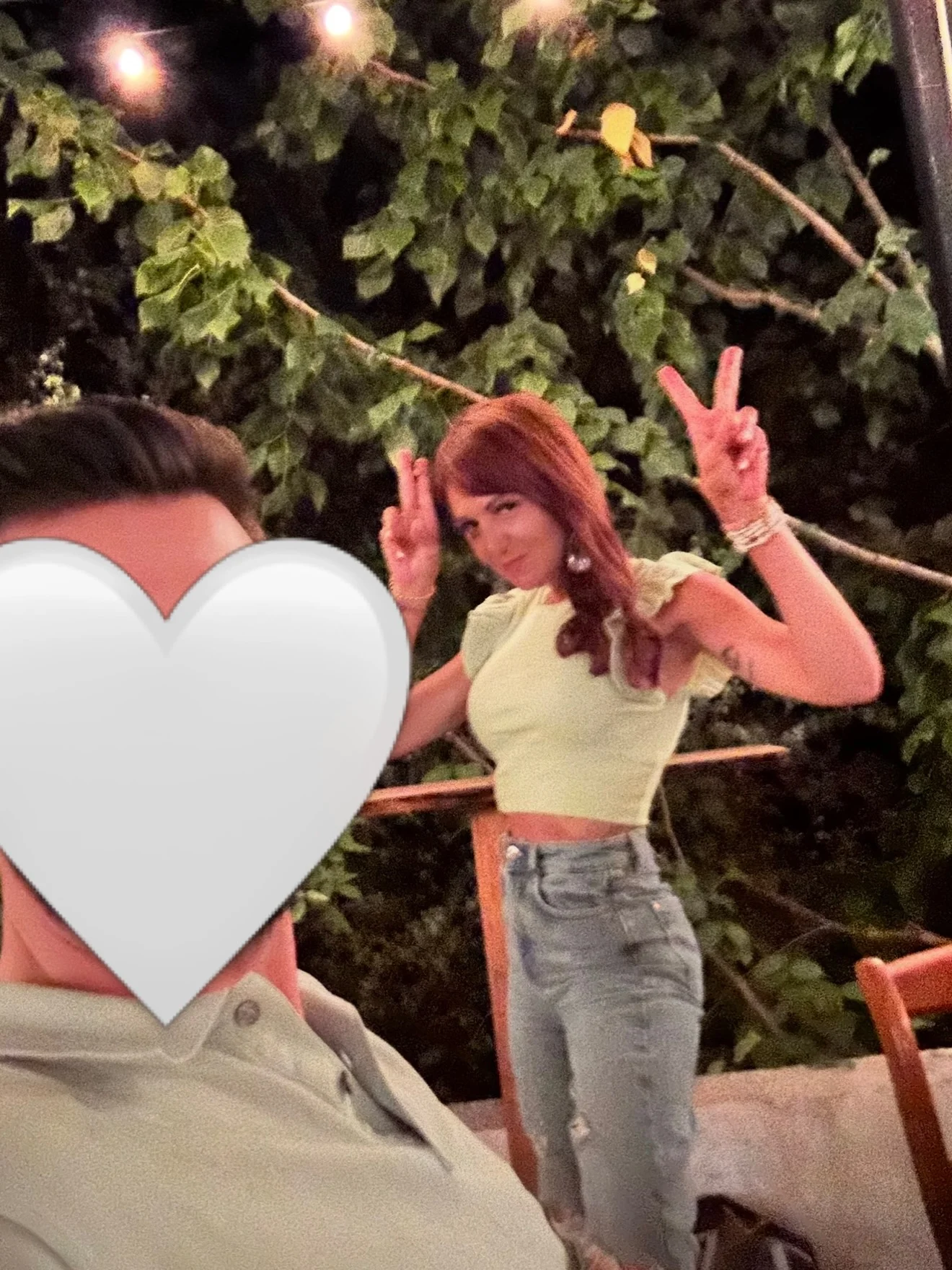 Photo by 𝓐𝓶𝓫𝓻𝓮 𝓮𝓽 𝓼𝓪 𝓯𝓪𝓶𝓲𝓵𝓵𝓮 on March 13, 2026. May be an image of one or more people, hair, heart, sparkler, top, outdoors and text.