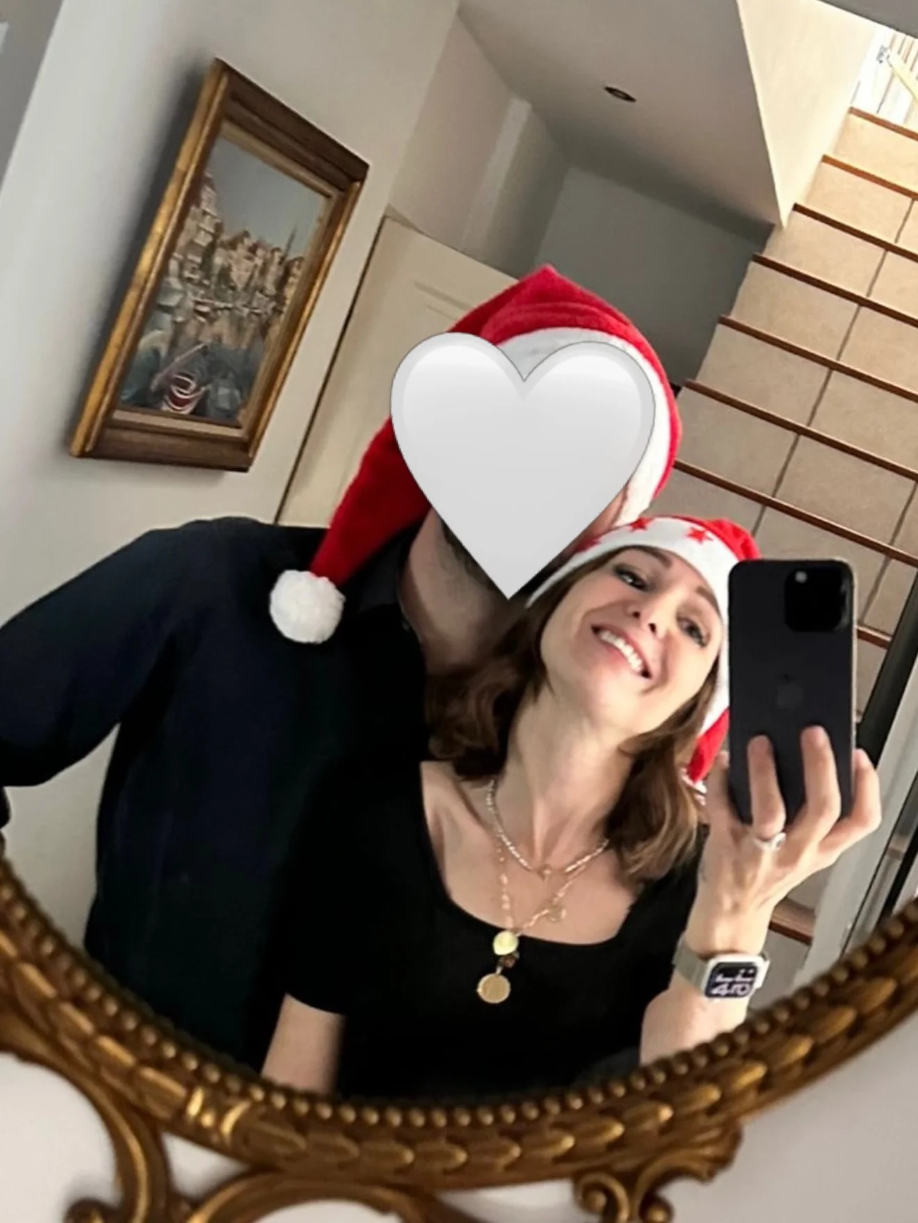 Photo by 𝓐𝓶𝓫𝓻𝓮 𝓮𝓽 𝓼𝓪 𝓯𝓪𝓶𝓲𝓵𝓵𝓮 on March 13, 2026. May be a selfie of christmas tree, tinsel, mirror and text.