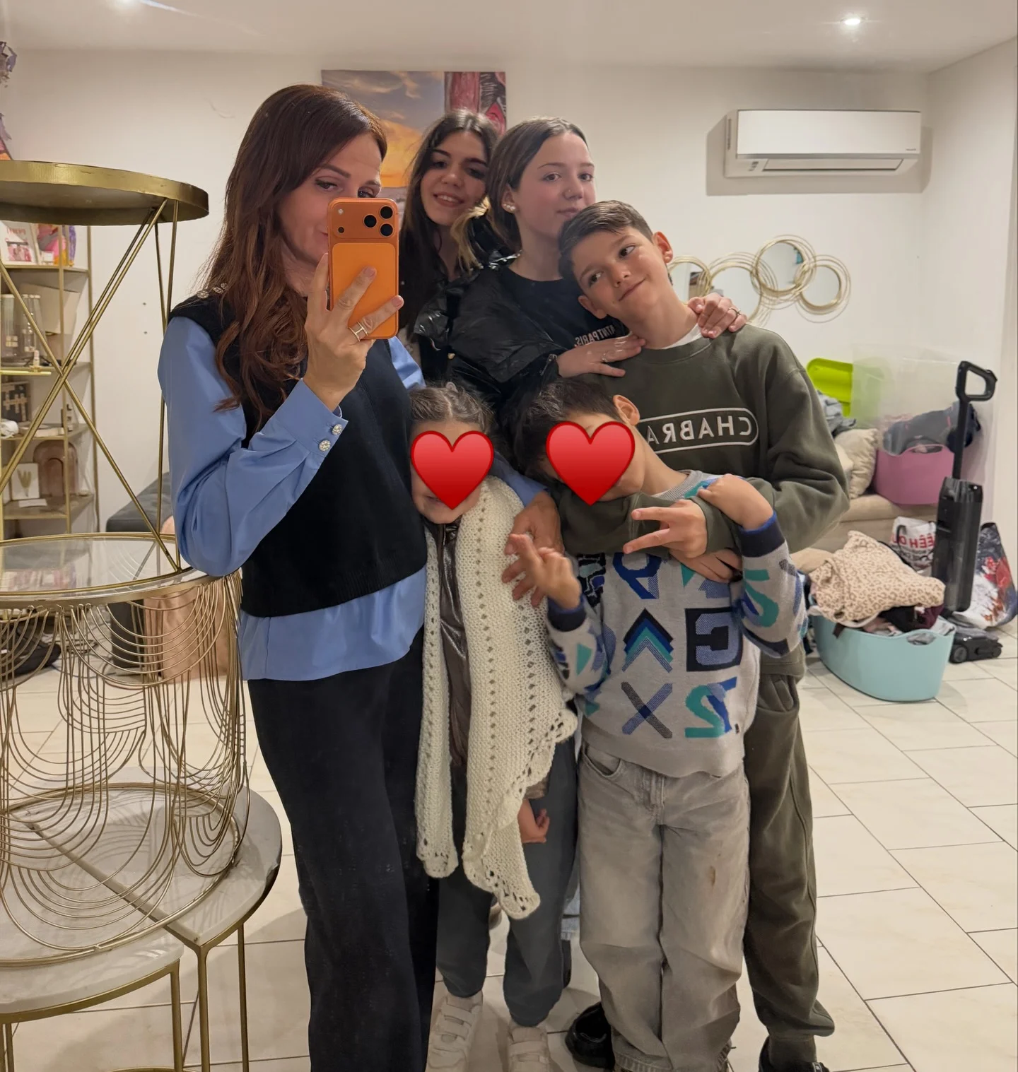 Photo shared by 𝓐𝓶𝓫𝓻𝓮 𝓮𝓽 𝓼𝓪 𝓯𝓪𝓶𝓲𝓵𝓵𝓮 on March 05, 2026 tagging @jade.frcn, and @maelys.frcn. May be a selfie of one or more people, blonde hair, people smiling and text.