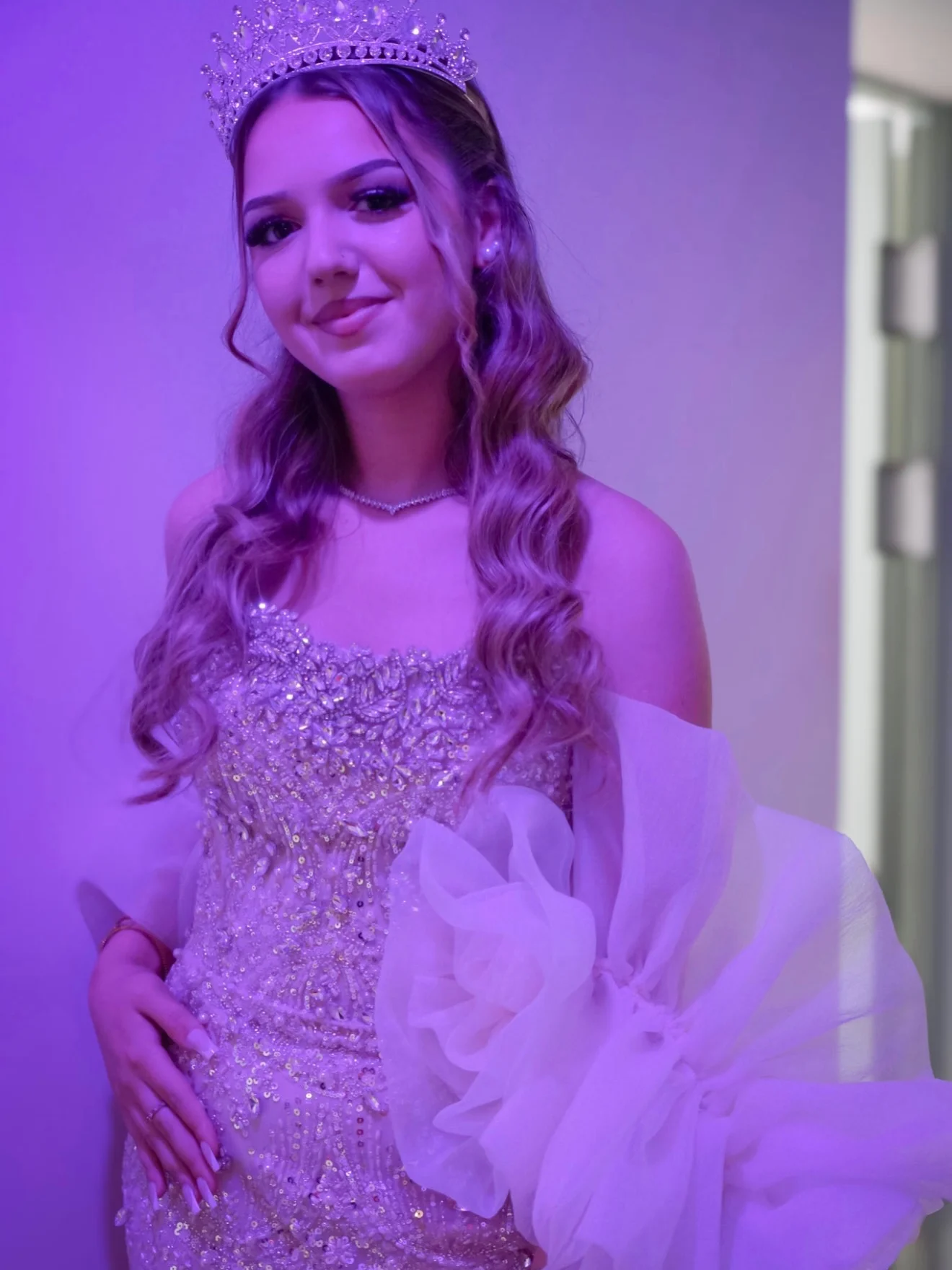 Photo by 𝓐𝓶𝓫𝓻𝓮 𝓮𝓽 𝓼𝓪 𝓯𝓪𝓶𝓲𝓵𝓵𝓮 on February 28, 2026. May be an image of one or more people, hair, makeup, people smiling, gown, dress and text.