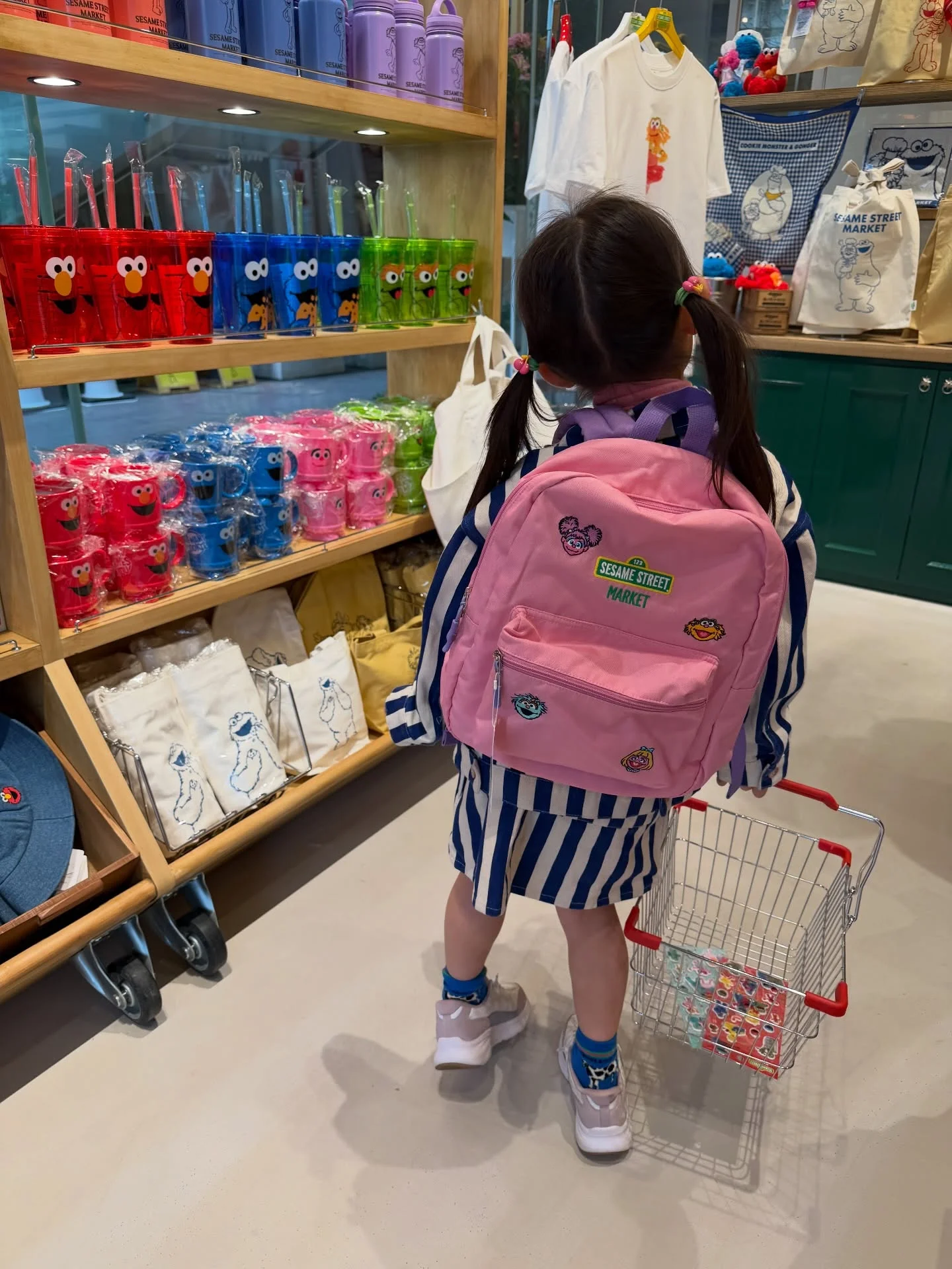 Photo by 菊地亜美 Ami Kikuchi on March 19, 2026. May be an image of child and text that says 'ουουταί MARKET SESAM SESAMESTREET STREET D'.