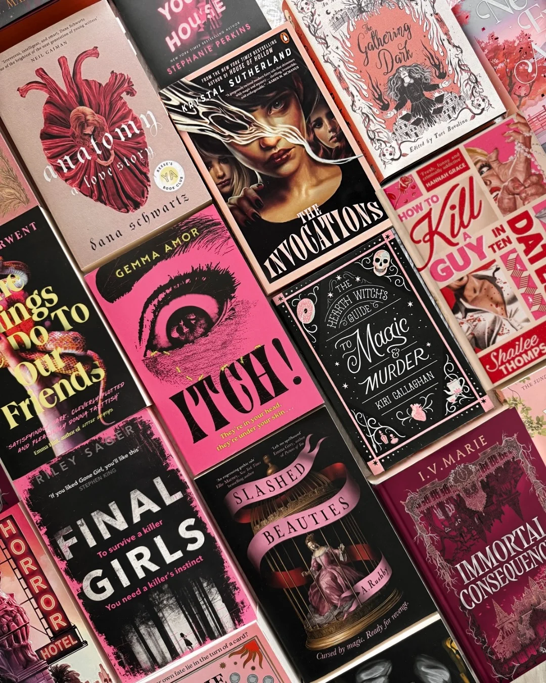 Photo shared by 🍂 𝖆𝖒𝖎 | 𝐬𝐩𝐨𝐨𝐤𝐲 𝐬𝐭𝐲𝐥𝐢𝐬𝐭 | 𝐟𝐢𝐧𝐚𝐥 𝐠𝐢𝐫𝐥 | 𝐚𝐮𝐭𝐮𝐦𝐧 𝐞𝐧𝐭𝐡𝐮𝐬𝐢𝐚𝐬𝐭 🍂 on March 18, 2026 tagging @kiricallaghan, @km_sutherland, @riley.sager, @manylittlewords, and @shaileewrites. May be a graphic of ‎magazine, book, poster and ‎text that says '‎GAIMAN אשב Ho4He NIEPERKINS INS STEPHANIE 不使通效有解女 ROUSES 能.超会 SUTHERLAN mиAи Gathering Daih Beraline Ter Etinl stor love 000N scbwarta δανa AMOR GEMMA THH HOW ings To TEN FARTH WITCKE ααί SGUIDE CALLAGHAN KIRI head. yours They under they' Shailee THOMPS THE SUNG el, o#Rik this youRiked killer irvive I.V.MARIE 北屋 instinct killer You need BEAUTIES Rusat HOTEL acard? thetur Ready IMMORTAI CONSEQUEN COANONA‎'‎‎.