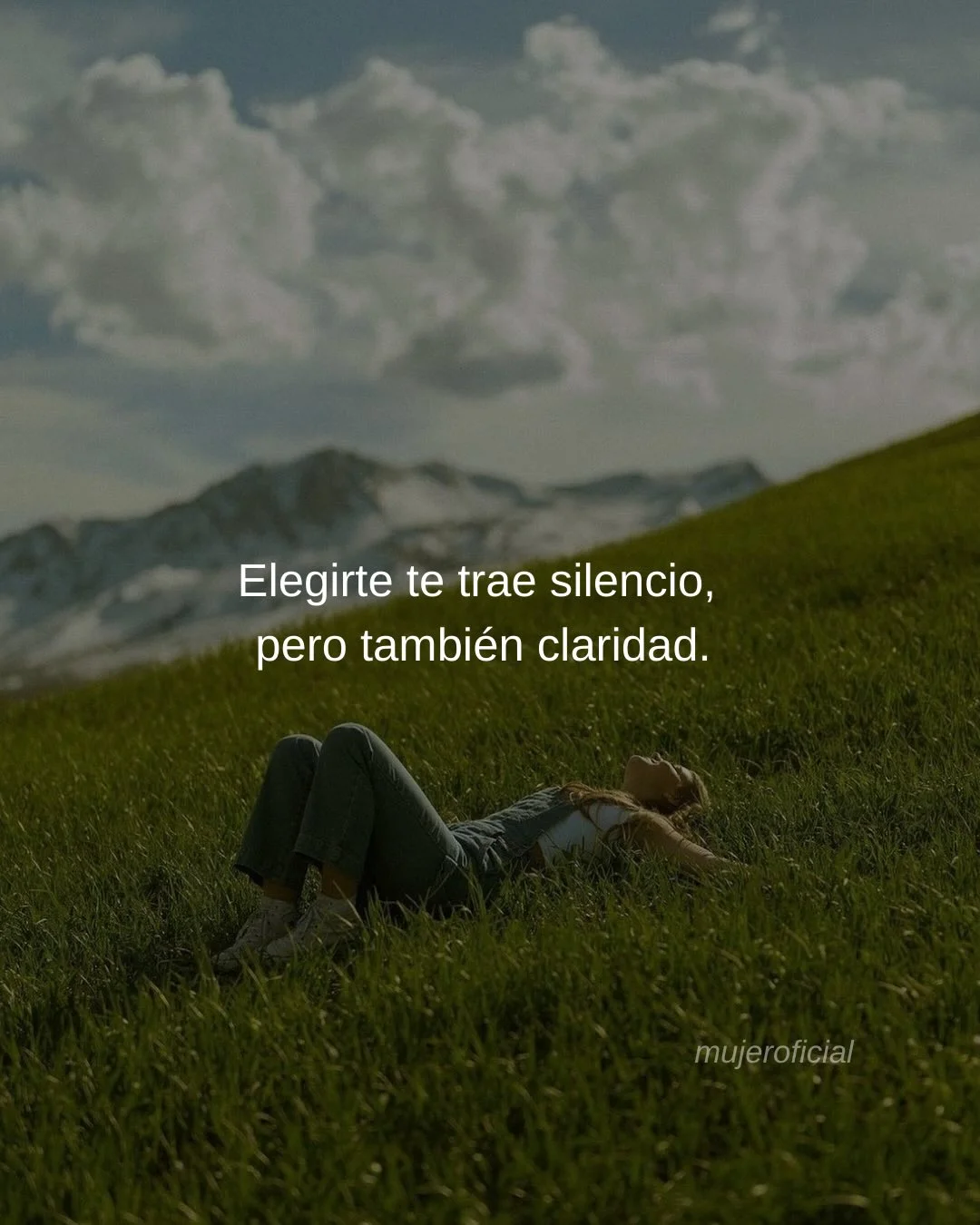 Photo by Amor Liviano on March 05, 2026. May be a meme of text that says 'Elegirte te trae silencio, siencio pero también claridad. mujer mujeroficial oficial'.