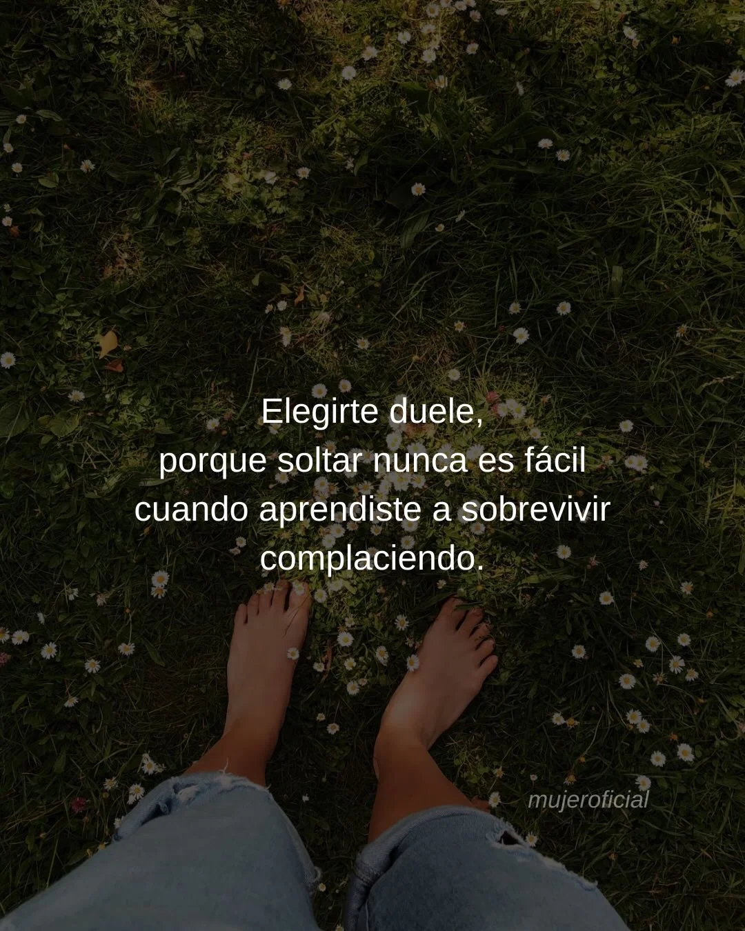 Photo by Amor Liviano on March 05, 2026. May be an image of grass and text that says 'Elegirte duele, duele porque soltar nunca es fácil cuando aprendiste a sobrevivir complaciendo. mujeroficial muje'.