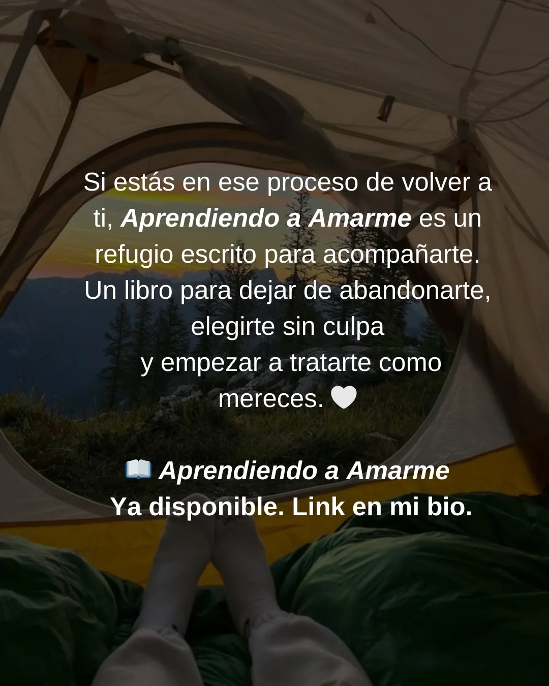 Photo by Amor Liviano on March 05, 2026. May be a meme of campsite, pie, outdoors and text that says 'Si estás en ese ese proceso de volver volver a ti, Aprendiendo a Amarme es un refugio escrito para acompañarte. Un libro para dejar de abandonarte, elegirte sin sin culpa y empezar a tratarte como mereces. Aprendiendo a Amarme Ya disponible. Link Yadisponible.Linkenmil en mi bio.'.