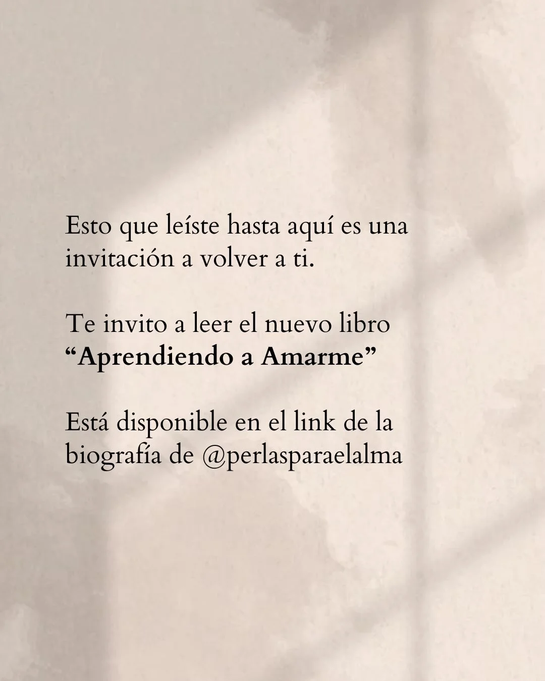 Photo by Amor Liviano on March 17, 2026. May be a meme of text that says 'Esto que leíste hasta aquí es una invitación a volver a ti. Te invito a leer el nuevo libro "Aprendiendo a Amarme" Está disponible en el link de la biografía de @perlasparaelalma'.