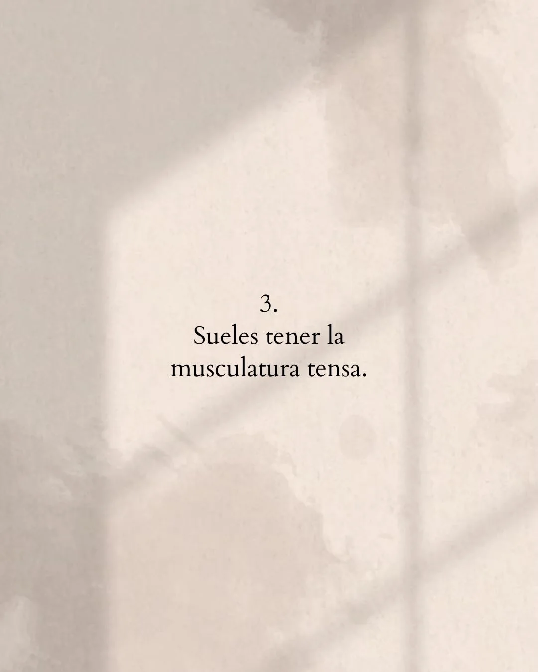 Photo by Amor Liviano on March 22, 2026. May be an illustration of poster and text that says '3. Sueles tener la musculatura tensa.'.