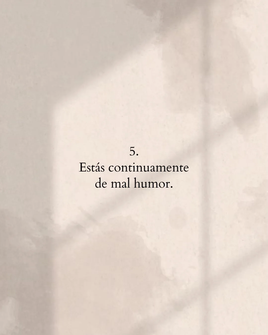 Photo by Amor Liviano on March 22, 2026. May be a doodle of poster and text that says '5. 5. Estás continuamente de mal humor.'.