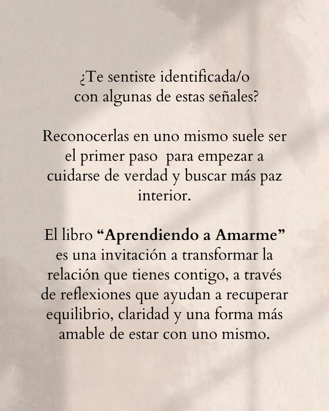 Photo by Amor Liviano on March 22, 2026. May be an image of text that says '¿Te sentiste identificada/o con algunas de estas señales? Reconocerlas en uno mismo suele ser el primer paso para empezar a cuidarse de verdad y buscar más paz interior. El libro "Aprendiendo a Amarme" es una invitación a transformar la relación que tienes contigo, a través de reflexiones que ayudan a recuperar equilibrio, claridad y una forma más amable de estar con uno mismo.'.