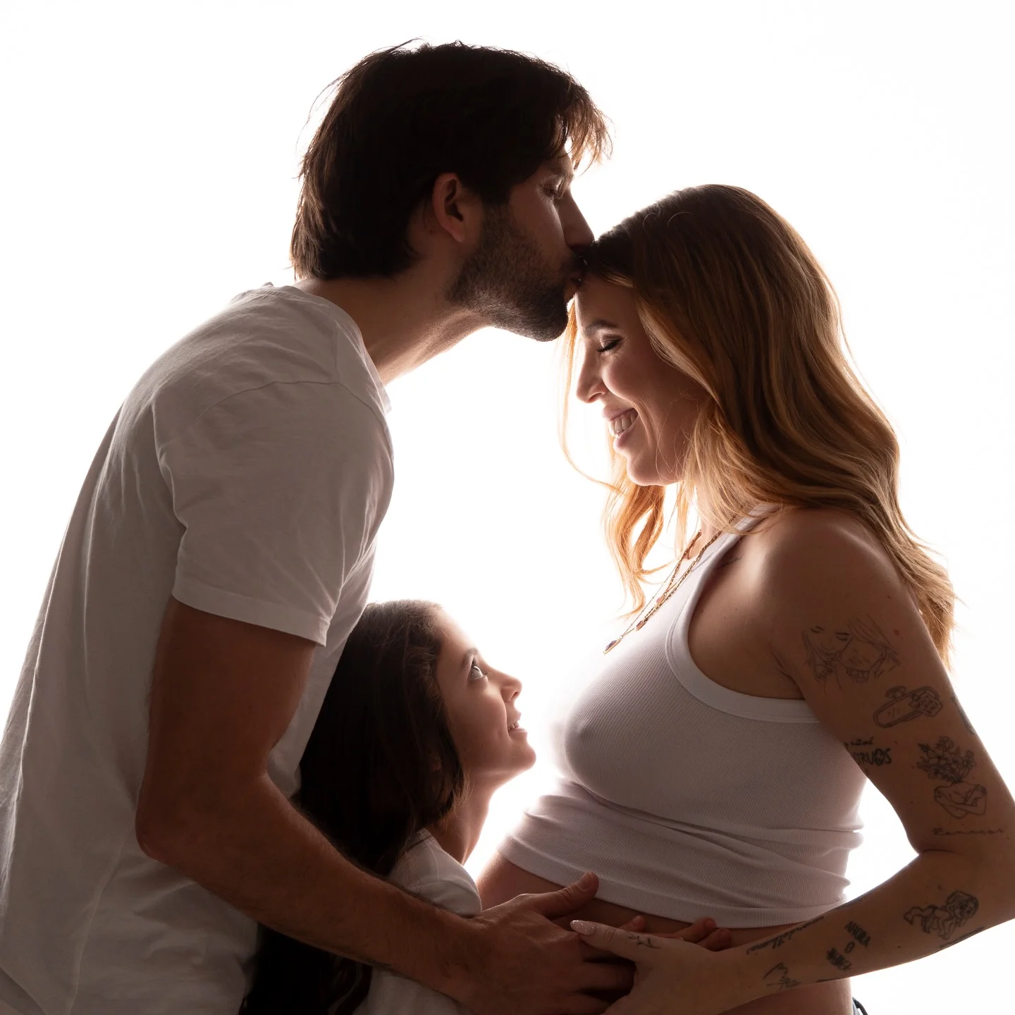 Photo by Danna Ponce✨ on March 09, 2026. May be an image of baby, people kissing and text.