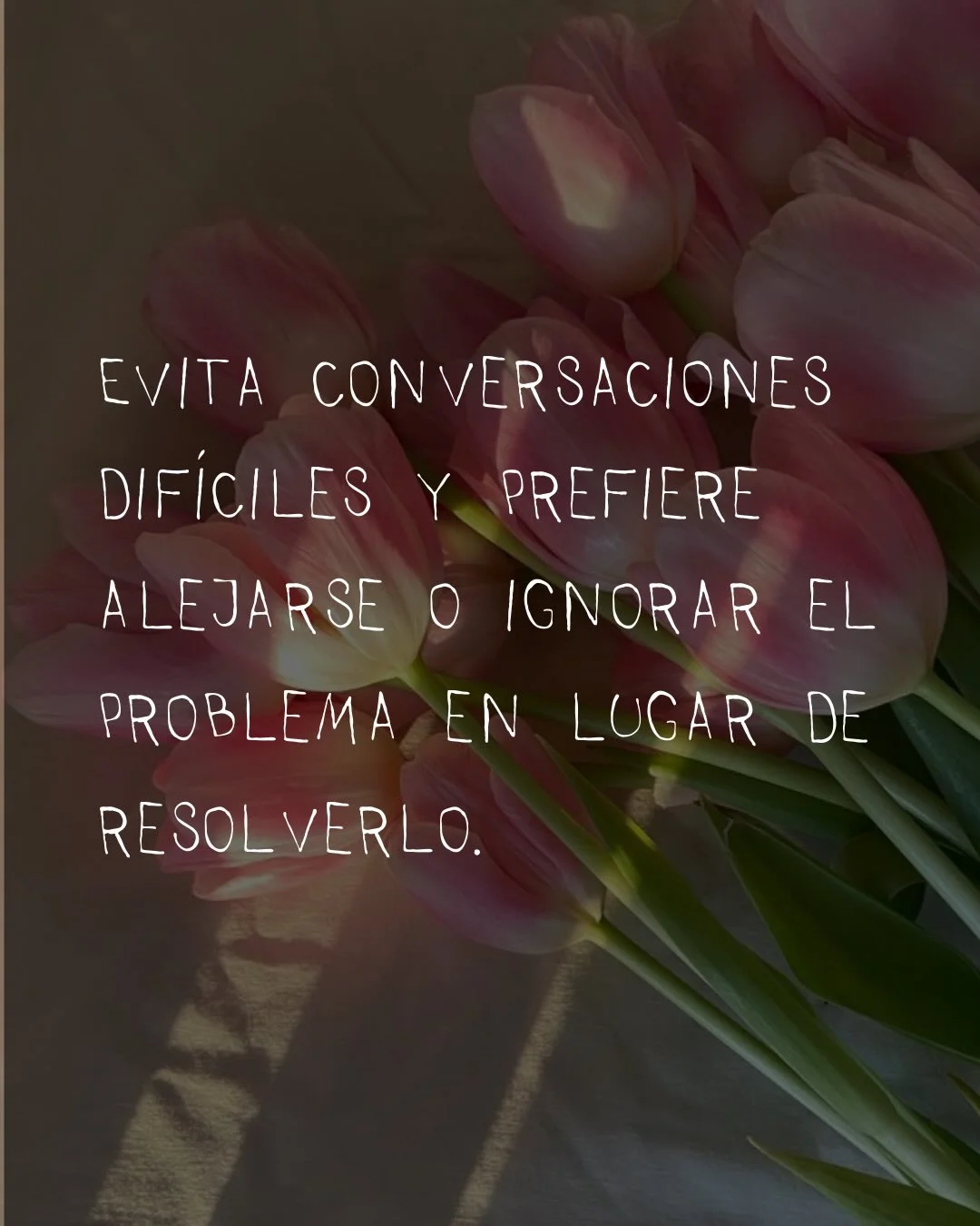 Photo by ILUSTRACIONES - DIBUJOS on March 14, 2026. May be an image of scorpion grass and text that says 'EVITA CONVERSACIONES DIFÍCILES Y PREFIERE ALEJARSE O IGNORAR EL PROBLEMA EN LUGAR DE RESOL RESOLVERLO. VERLO.'.