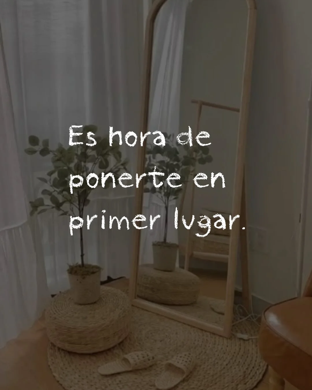 Photo by ILUSTRACIONES - DIBUJOS on March 19, 2026. May be a meme of mirror and text that says 'Es hora horade de ponerte en primer lugar.'.