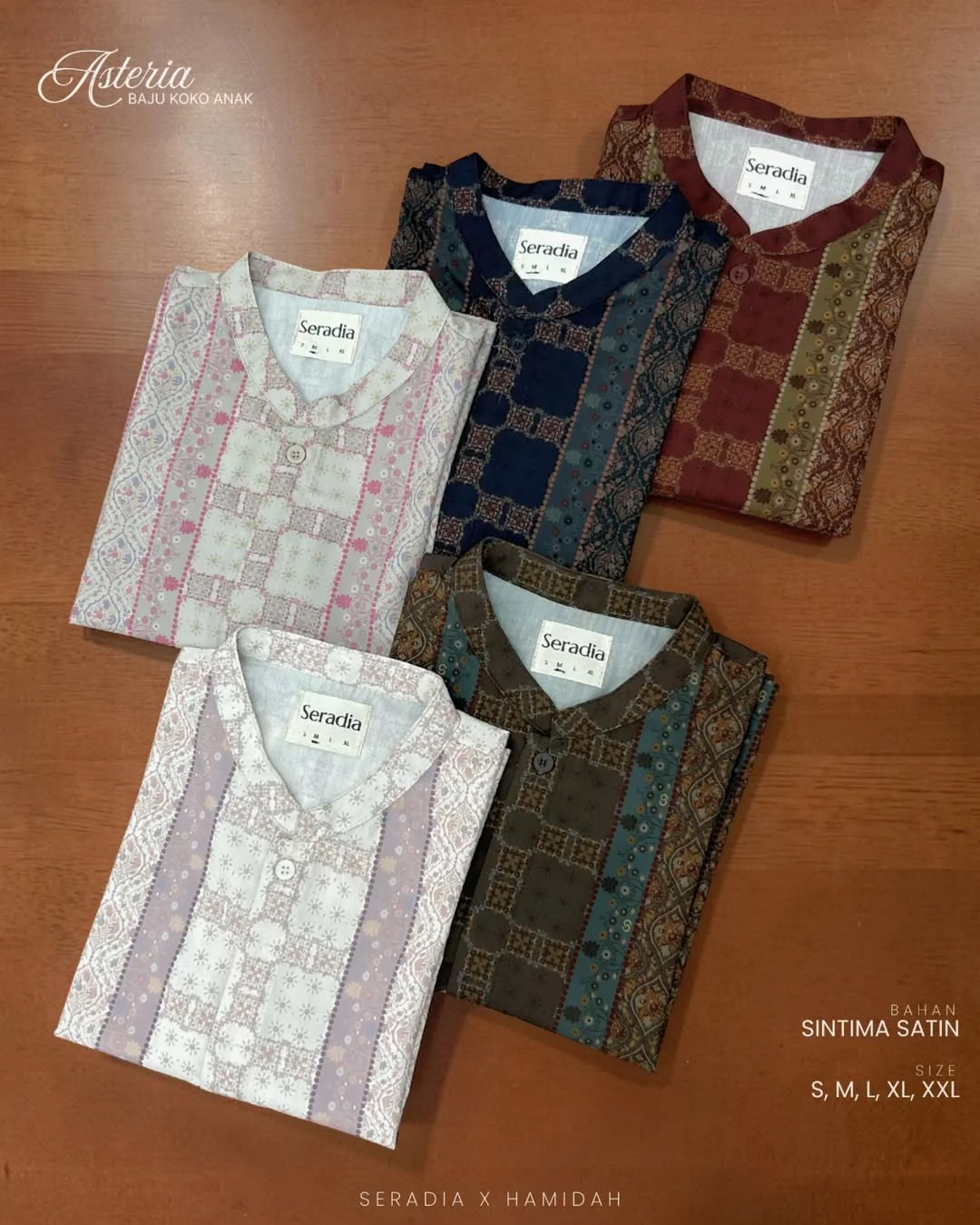 Photo by Seradia on February 23, 2026. May be an image of batik-print clothing, top and text that says 'Anteria υKOκι KOKO NAK BAJU Seradia Seradia Seradia Ser adia Seradia ㅍ 片 Seradia '은 BAHAN SINTIMASATIN 3A SINTIMA SATIN IZE S,M,L,XL,XXL XL, XXL ι SERADIAXHAMIDAH SERADIAX AMIDAH'.